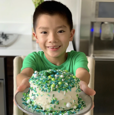 Kids' Cake Boxes cake making kit for kids. Gluten-free cake mix cake kit and regular cake mix cake kit options available. 